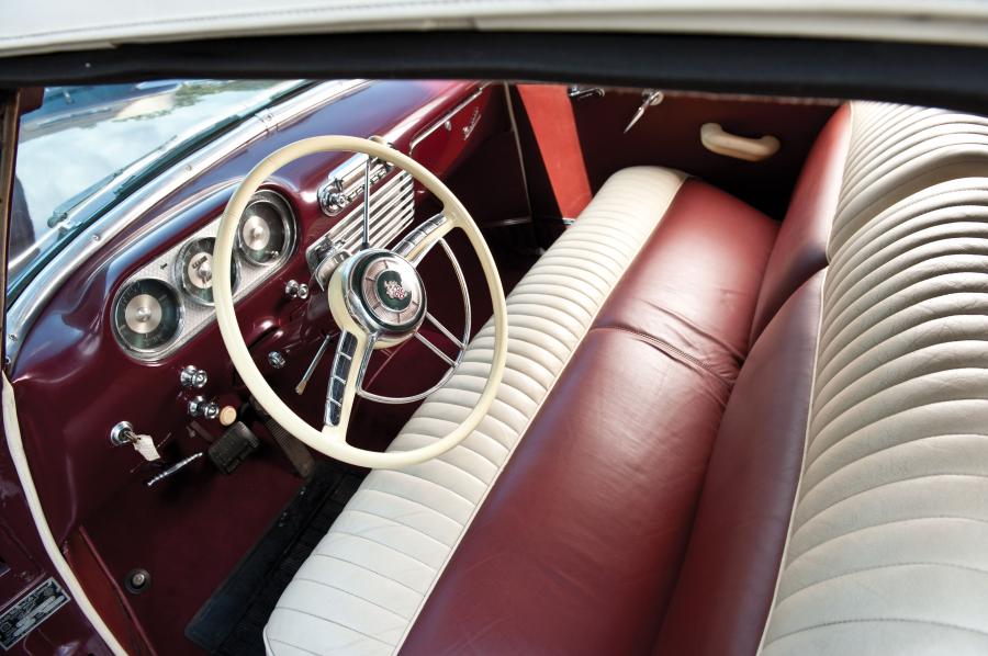  Packard Caribbean Convertible Narrow 1953 года  (фото 18 из 20)